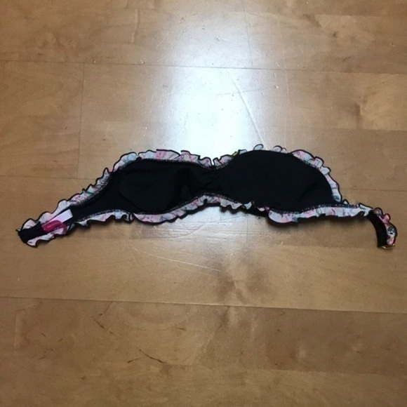 Victoria’s Secret Ruffled Bandeau Swim Top Small‎ - Picture 3 of 3
